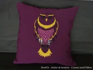 Coussin brodé "Le hibou"