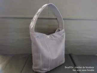 Sac à main avec anse brodée en argent