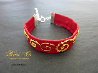 Bracelet brodé "Les spirales" coloris rouge