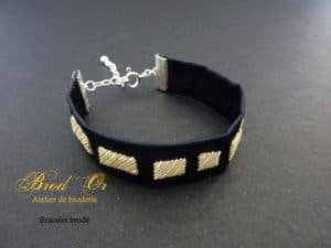 Bracelet brodé"Les rectangles" coloris bleu marine