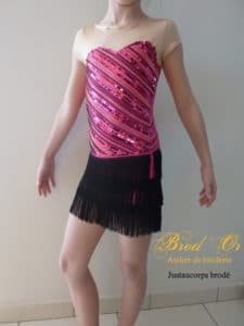 Justaucorps de twirling brodé fuchsia (face)