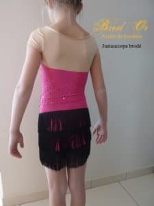Justaucorps de twirling brodé fuchsia (dos)