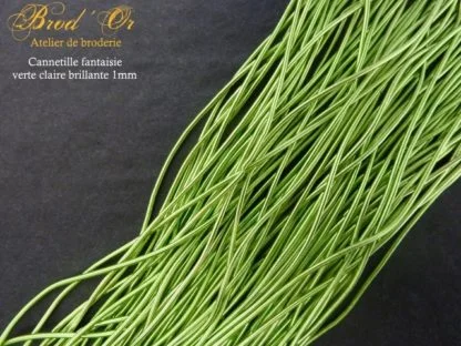 Cannetille fantaisie verte claire brillante 1mm