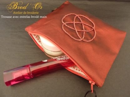 Brod'Or - Atelier de broderie - Trousses rouge avec entrelas brodés main