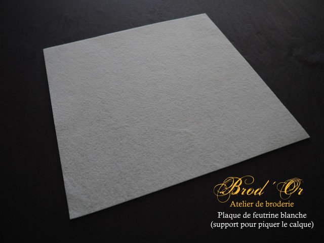 Plaque de feutrine blanche (support pour piquer le calque) • Brod'Or