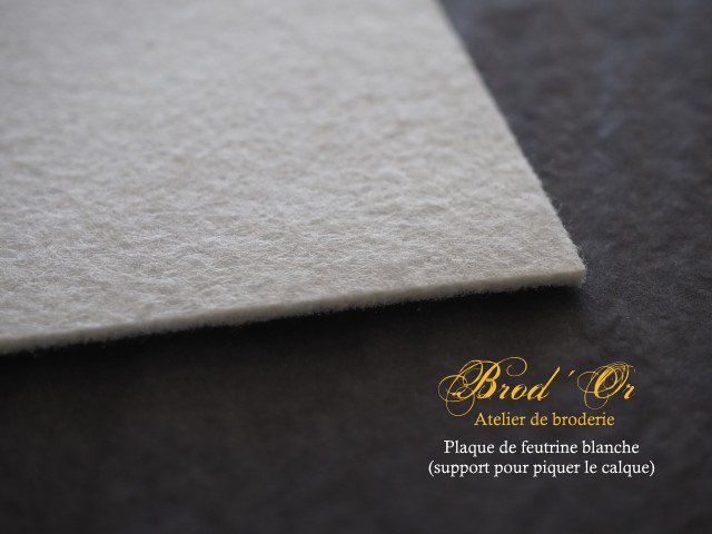 Plaque de feutrine blanche (support pour piquer le calque) • Brod'Or